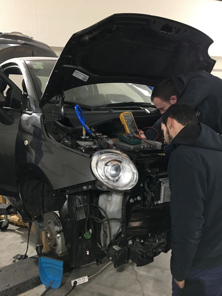 EVolutionSBC team works on Fiat 500e